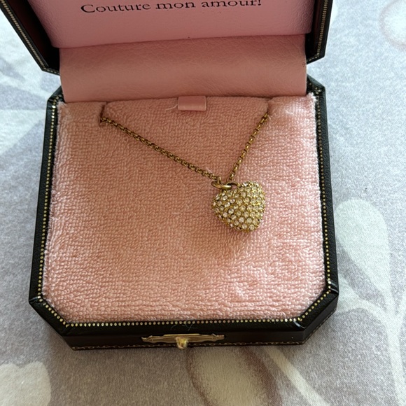 💝😍Juicy couture rhinestone heart pendant necklace with gold chain! - Picture 4 of 11